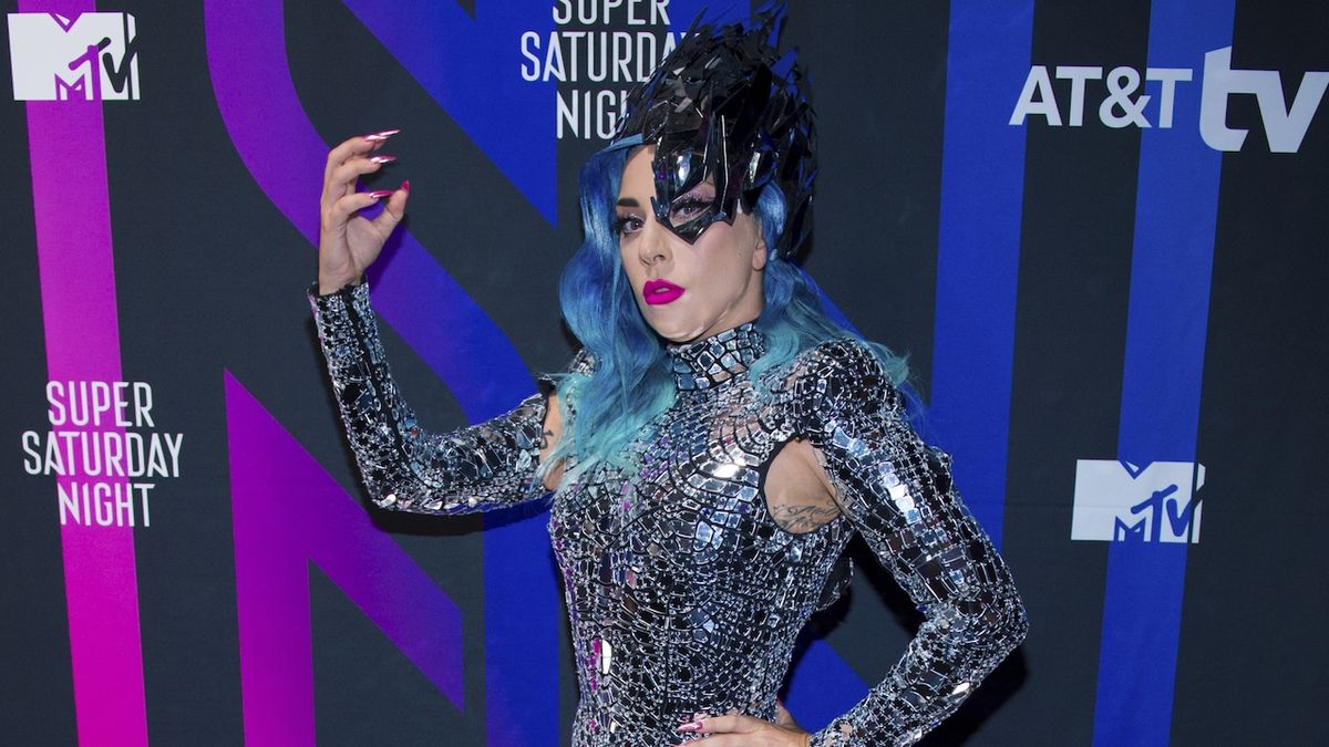 RECENZE: Lady Gaga tančí bez extravagance